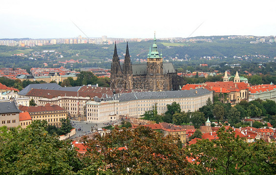 布拉格的空中观察城堡剧院城市石头中心议会教会游客天线宗教图片