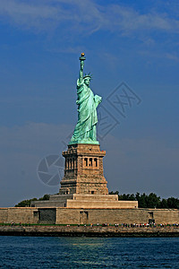 自由女神像建筑学历史吸引力女士移民旗帜天空火炬纪念碑蓝色图片