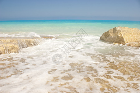 地中海地区黄油蓝色天蓝色靛青海军石头绿色天空支撑海岸线图片