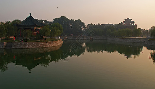 孔泰公园城市反射寺庙钓鱼风景历史旅游人行道土地观光图片