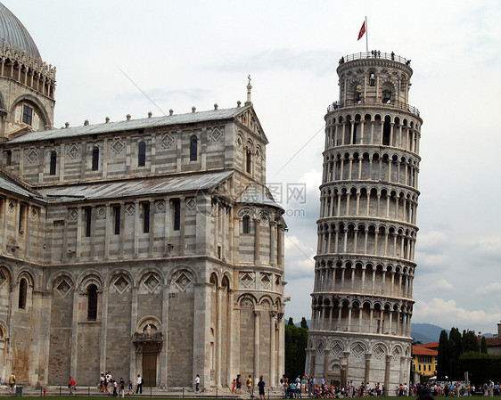 Pisa 精瘦塔和教堂城市游客物理学家旅游教会重量物理海洋天空大教堂图片