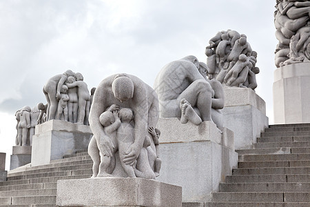 奥斯陆著名的摇滚雕塑公园艺术吸引力地标身体游客花岗岩石头中心雕刻边锋图片