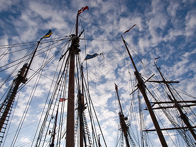 悬挂木制高山的船杆血管绳索休闲闲暇古董风帆爱好航海乐趣传统图片