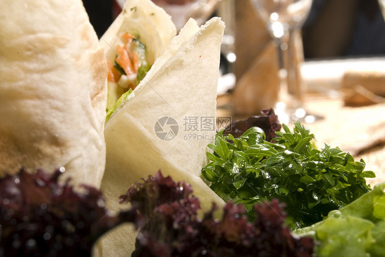蔬菜开胃菜盘子沙拉餐厅三角形烹饪菜单奢华美食香菜服务图片