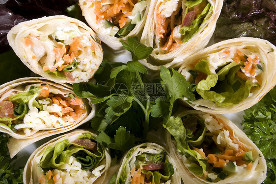蔬菜开胃菜三角形沙拉面团美食晚餐服务奢华饮食香菜橙子图片