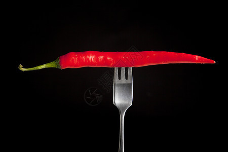 叉口的热辣椒图片