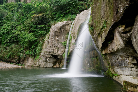 水瀑风景热带流动石头环境液体森林运动公园荒野图片