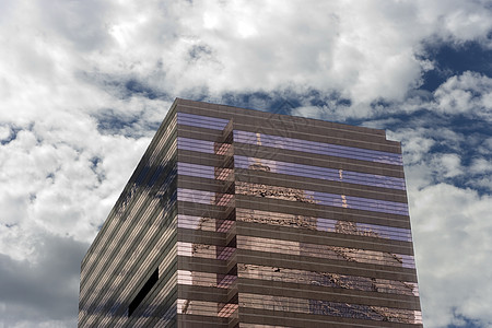 粉粉大楼窗户财产天空玻璃商业建筑物工作建筑反射公司图片