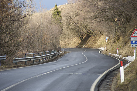 山山公路通道小路孤独人行道乡村消失曲线运输地平线风景图片