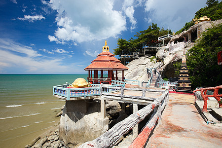 泰国寺庙综合建筑地标海岸旅游宝塔智慧热带历史旅行天空文化图片