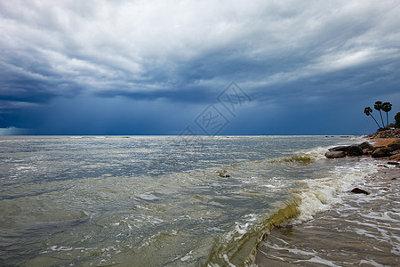 风暴暴雨海滩力量支撑天气海岸海浪季节蓝色海洋地平线图片