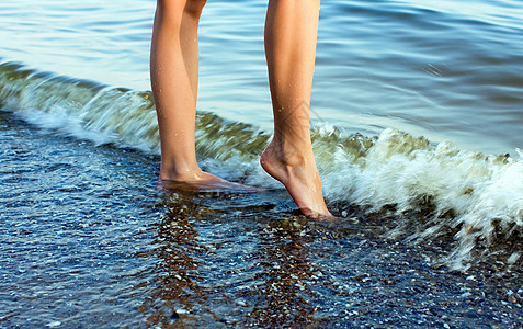 水中优美的腿治疗娱乐海滩蓝色假期女性女孩身体海洋脚趾图片