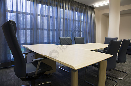 会议室墙壁摆设椅子家具讨论演讲商业推介会窗户座位图片