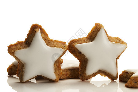 两颗恒星成形的肉桂饼干图片