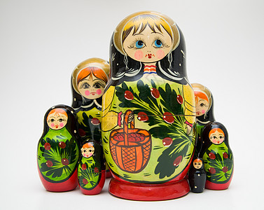 白色背景的俄罗斯马特约什卡娃娃尺寸纪念品娃娃木头女性玩具女孩头巾红色家庭图片