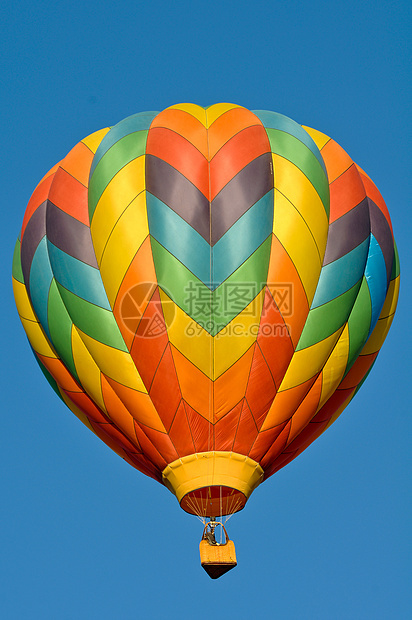 空气中的热气球图片