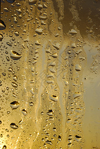 窗口的凝聚眼镜蒸汽天空窗户天气水样墙纸水滴蒸气雨量图片