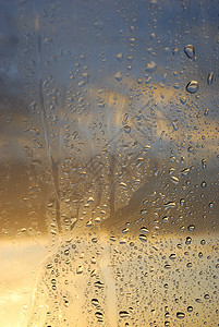 窗口的凝聚水滴湿度水样天气窗户天空墙纸雨量眼镜蒸气图片