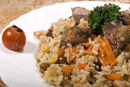 带肉的比拉法羊肉烹饪牛肉营养餐厅晚餐国家美食享受盘子图片