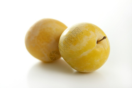 白色背景的黄色米拉铃照片石头水果李子食物淡黄色食品图片