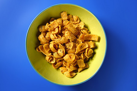 盘子里的炸玉米小吃娱乐核心油炸食物营养盐渍玉米片杯子芯片午餐图片