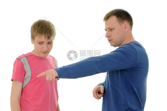 父亲和儿子青年家庭眉头手指男性男生手势纪律孩子争议图片