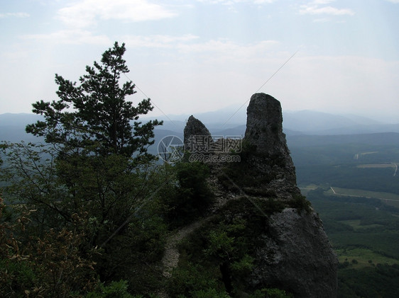 山山脉斜坡石头路线轨道风景高地植物群冰川旅行岩石图片