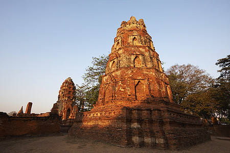 泰爱兰 阿尤塔亚 日落时城古寺庙的废墟佛教徒旅行精神蓝色历史性寺庙旅游游客纪念碑建筑学图片