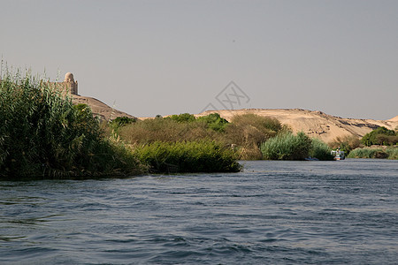 埃及阿斯旺附近尼罗河石头阳光河岸假期航海冒险反射旅游晴天旅行图片