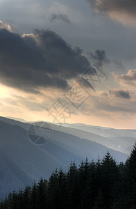 上午山丘背景图片