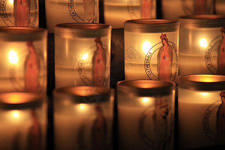 蜡烛贵妇人精神大教堂宗教记忆祷告教会仪式火焰背景图片