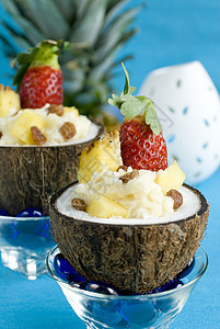 椰子米布丁牛奶葡萄干菠萝水果甜点图片