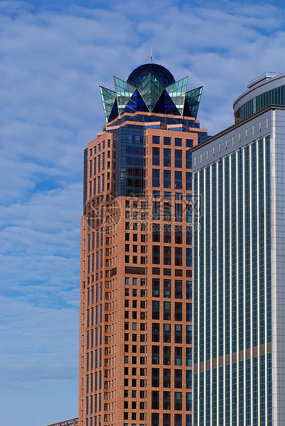 办公大楼蓝色镜子天空窗户商业公司景观城市办公室建筑图片