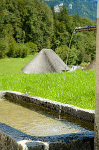 阿尔卑斯山小喷泉图片