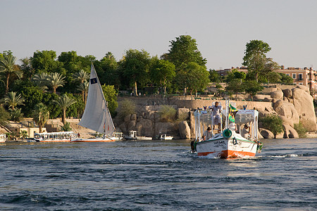 埃及阿斯旺附近尼罗河航海河岸旅行岩石风景旅游石头冒险阳光假期图片