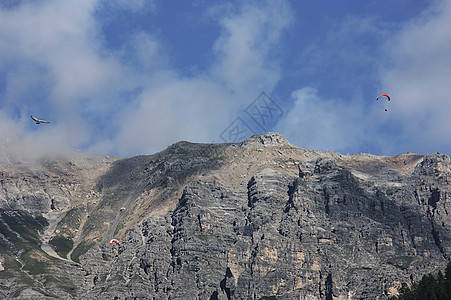 阿尔卑斯山滑坡飞行员高山高度旅行自由娱乐顶峰假期空气山脉图片