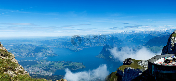 瑞士卢塞恩湖Pilatus山的全景图片