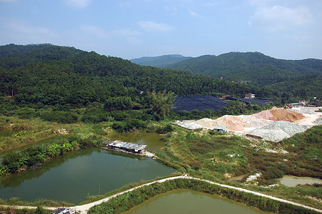 中国地貌     广东清源池塘场地丘陵农村种植园村庄绿色农场农业树木图片