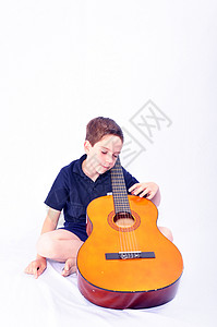 带吉他男孩音乐男生乐感声学字符串吉他小伙子教育图片
