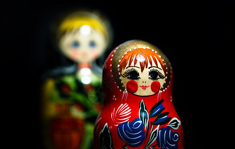 俄罗斯国民尺寸纪念品传统红色玩具娃娃白色女性头巾女孩图片
