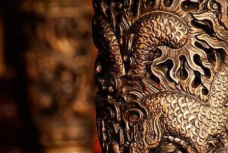金金色中国风格 柱的雕刻装饰历史装饰品柱廊宗教纪念碑崇拜文化石头传统青铜图片
