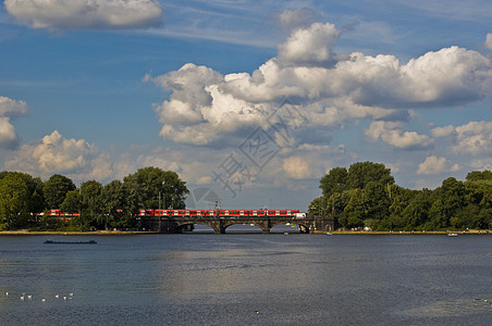 Alster 升平器历史性旅游闲暇运输旅行驾驶运动建筑航行天空图片