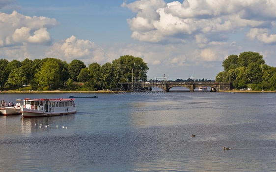 Alster 升平器日光旅游城市运动晴天天空独木舟运输旅行航行图片