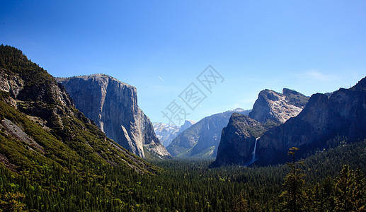 Yosemite河谷 有瀑布图片