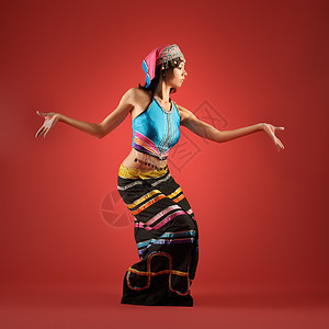 跳舞少数民族姿势裙子女士演员传统戏服行动风俗女孩图片