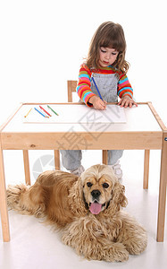 美丽的小女孩和小狗狗铅笔孩子女孩动物艺术白色宠物生活教育绘画图片