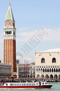 意大利威尼斯历史城市正方形地标大教堂游客全景天空景观文化图片