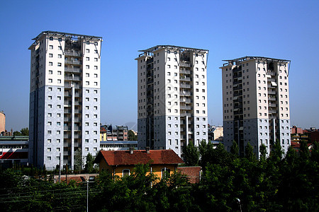 塔楼线条建筑学地面天空蓝色背景图片