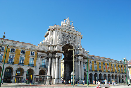 在葡萄牙里斯本的商业广场 商业广场黄色纪念碑旅行窗户古董建筑建筑学城市阳台旅游图片