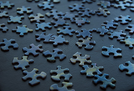 Jigsaw 谜题宏观纸板乐趣游戏闲暇享受水平蓝色图片
